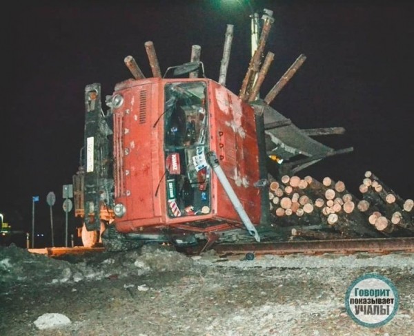 Обнародовано видео наезда тепловоза на «КамАЗ» в Башкирии 