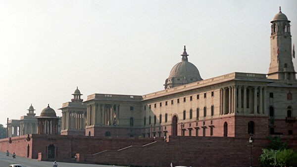 В Индии заявили, что обдумывают возможность хранения нефти в США В Индии заявили, что обдумывают возможность хранения нефти в США