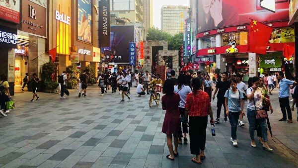 Жители Китая на первомайских праздниках отправились в поездки по стране