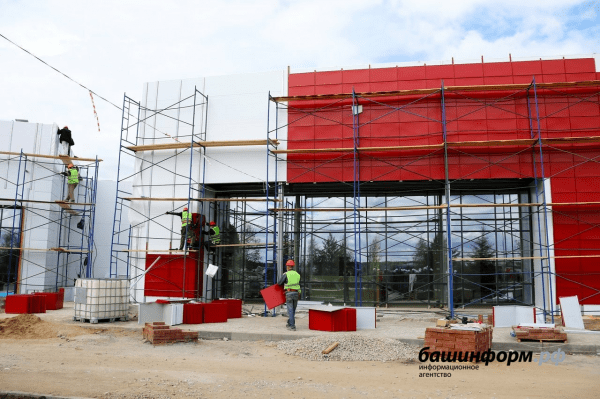 Андрей Назаров проинспектировал строительство инфекционной больницы в Уфимском районе