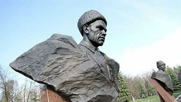 В Башкирии пояснили, почему самолеты в небе "изобразили" французский флаг В Башкирии пояснили, почему самолеты в небе "изобразили" французский флаг