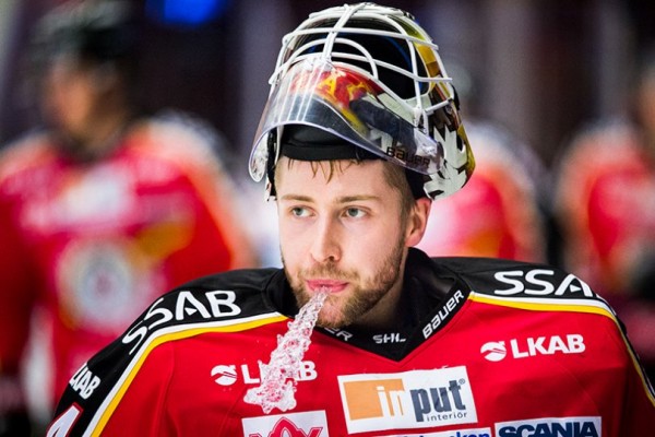 Фанаты «Лулео» собирали деньги на новый контракт для Лассинантти, ушедшего в «Сочи»
Фанаты «Лулео» собирали деньги на новый контракт для Лассинантти, ушедшего в «Сочи»