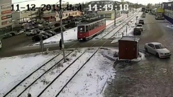 Известно о состоянии здоровья парня, которого сбил трамвай в Башкирии 