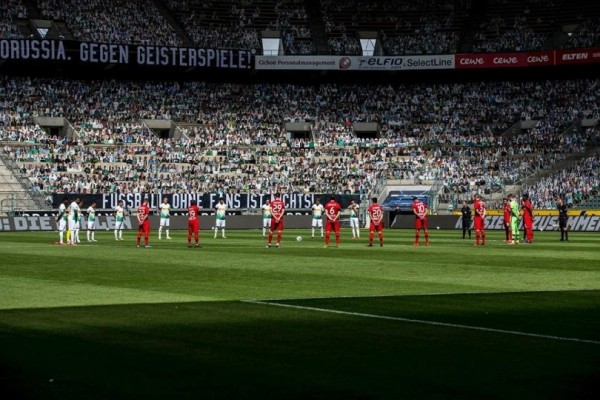 Мюллер пинает тренера, а болельщики сидят на деревьях. Как Бундеслига вернула миру футбол
 