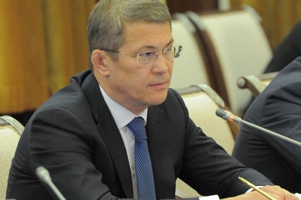 «Ограничиваю круг контактов до нуля»: глава Башкирии рассказал о своем графике