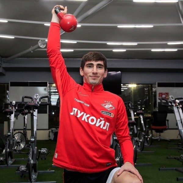 Полузащитник «Спартака» Бакаев заразился коронавирусом. Зобнин переболел на самоизоляции 