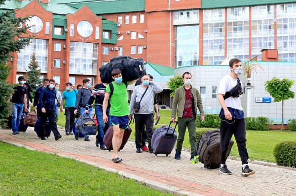 После 14-дневной обсервации в санатории &laquo;Красноусольск&raquo; 189 вахтовиков выехали домой