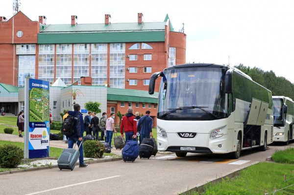 После 14-дневной обсервации в санатории &laquo;Красноусольск&raquo; 189 вахтовиков выехали домой
