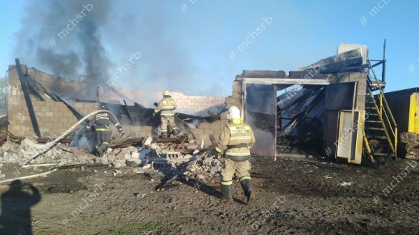 Шестеро человек погибли при пожаре в Туймазинском районе Башкирии Шестеро человек погибли при пожаре в Туймазинском районе Башкирии