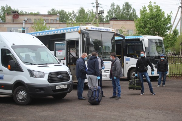 В Башкирии первые 200 вахтовиков после двух недель в обсерваторе возвращаются по домам В Башкирии первые 200 вахтовиков после двух недель в обсерваторе возвращаются по домам
