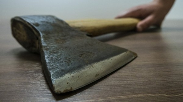 В Башкирии женщина зарубила топором своего сожителя В Башкирии женщина зарубила топором своего сожителя