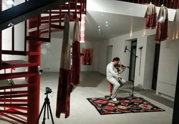 В Уфе музыкант в течение недели будет играть на скрипке без еды и воды (ВИДЕО) В Уфе музыкант в течение недели будет играть на скрипке без еды и воды (ВИДЕО)