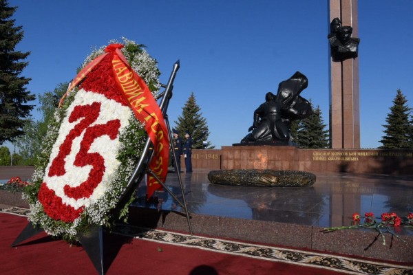 В Уфе состоялась церемония возложения цветов к Вечному огню