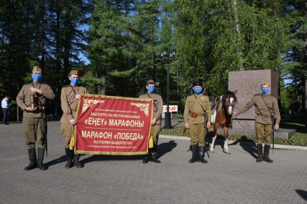 В Уфе состоялась церемония возложения цветов к Вечному огню