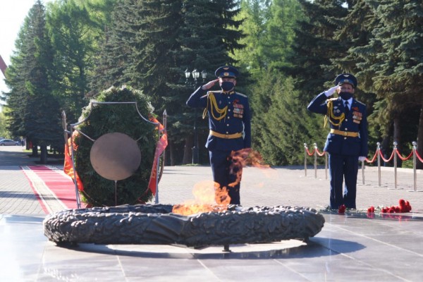 В Уфе состоялась церемония возложения цветов к Вечному огню
