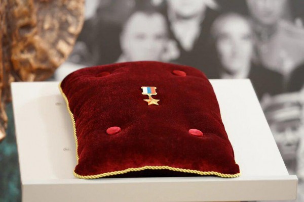 «Золотая Звезда» генерала Шаймуратова передана в Нацмузей Башкирии «Золотая Звезда» генерала Шаймуратова передана в Нацмузей Башкирии