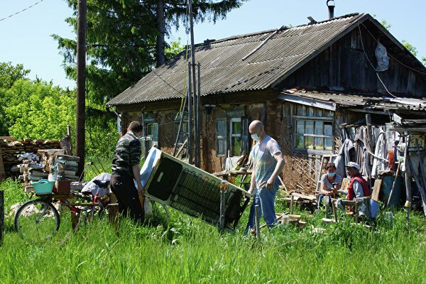 Отшельник поневоле: одинокого жителя заброшенного села вернули к людям Отшельник поневоле: одинокого жителя заброшенного села вернули к людям