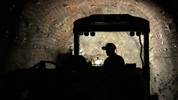 Первые образцы из трубки "Мира" передали на исследование Первые образцы из трубки "Мира" передали на исследование