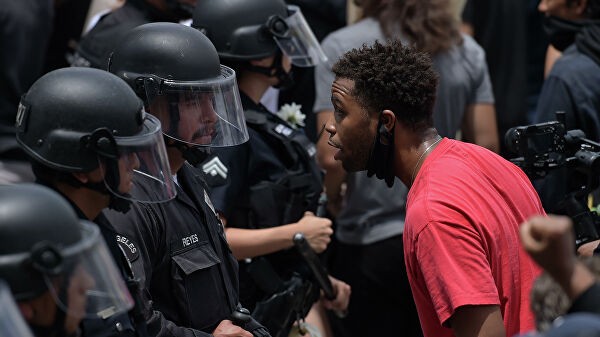 В США работают над нормативами применения силы полицией В США работают над нормативами применения силы полицией