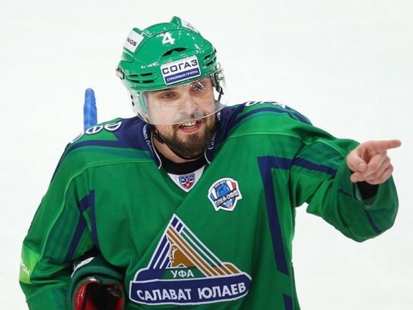 Экс-защитник «Салавата» Кольцов может возобновить карьеру в рижском «Динамо»
 