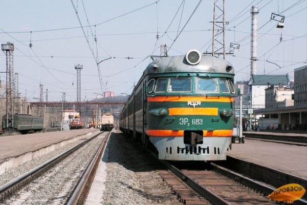 В Уфе маленьких девочек застали за опасной игрой на железнодорожных путях 