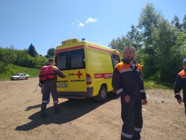 В Уфе спасатели вытащили из реки пожилую женщину 