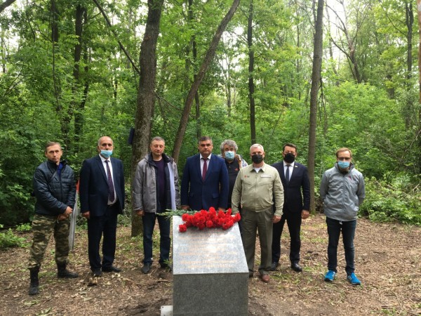 В Уфе установлена надгробная плита в память о бойцах Красной Армии и тружениках тыла В Уфе установлена надгробная плита в память о бойцах Красной Армии и тружениках тыла