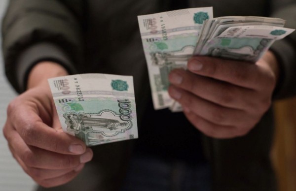 Жители Башкирии в мае взяли в банках 5,7 миллиардов наличными Жители Башкирии в мае взяли в банках 5,7 миллиардов наличными