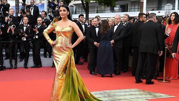 Индийская актриса Айшвария Рай и ее дочь заразились коронавирусом