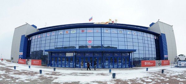 На каких аренах играли и сейчас играют команды КХЛ