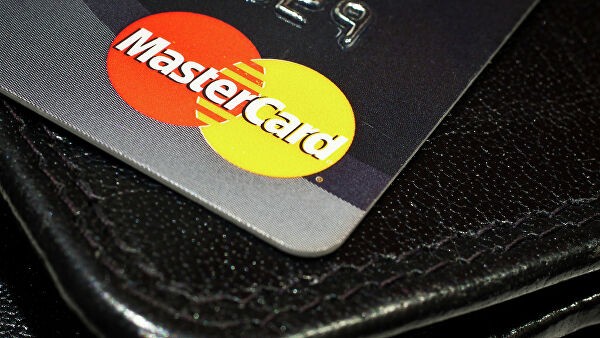 Mastercard изменит правила конвертации валют по картам в долларах и евро