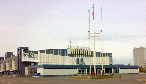 На каких аренах играли и сейчас играют команды КХЛ