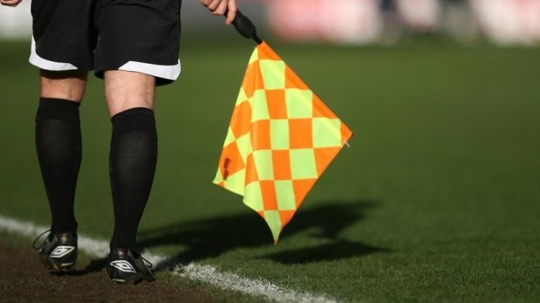 Арбитр ударил футболиста во время товарищеского матча клубов ПФЛ (ВИДЕО) 