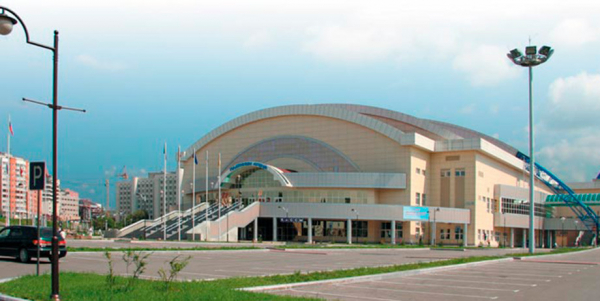 На каких аренах играли и сейчас играют команды КХЛ