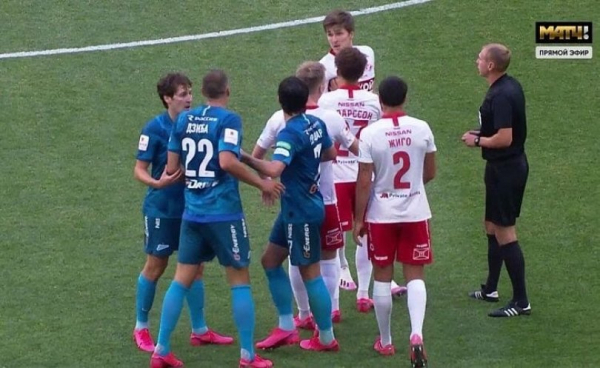 Дзюба и Соболев устроили потасовку во время матча &laquo;Зенит&raquo; &ndash; &laquo;Спартак&raquo; 