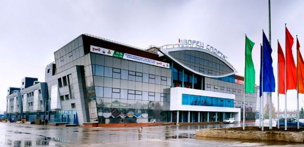 На каких аренах играли и сейчас играют команды КХЛ