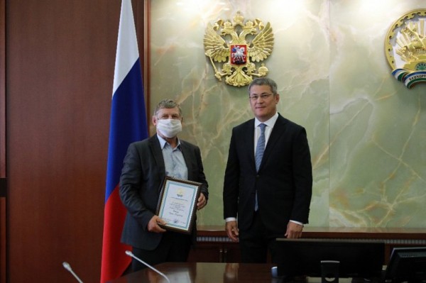 «История очень тревожила»: Радий Хабиров наградил участников тушения лесных пожаров «История очень тревожила»: Радий Хабиров наградил участников тушения лесных пожаров