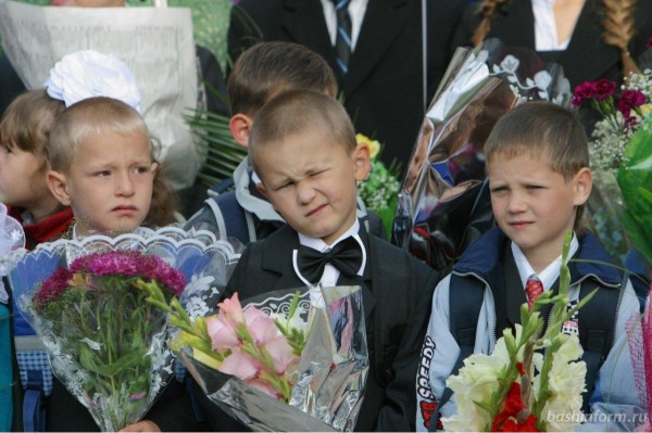 Минпросвещения отменило традиционные школьные линейки 1 сентября из-за коронавируса Минпросвещения отменило традиционные школьные линейки 1 сентября из-за коронавируса