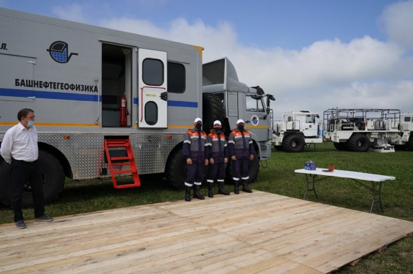 Радий Хабиров: «Башнефтегеофизика» - одно из крупных и уникальных в России в своей отрасли Радий Хабиров: «Башнефтегеофизика» - одно из крупных и уникальных в России в своей отрасли