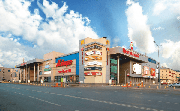 Самым дорогим имуществом торгового центра в Уфе оказался Mercedes-Benz