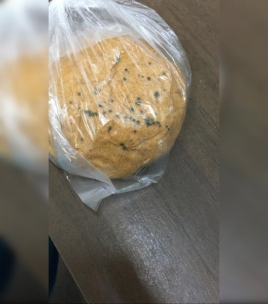 Врачей 5 больниц в Башкирии кормили булками с плесенью и замороженным супом 