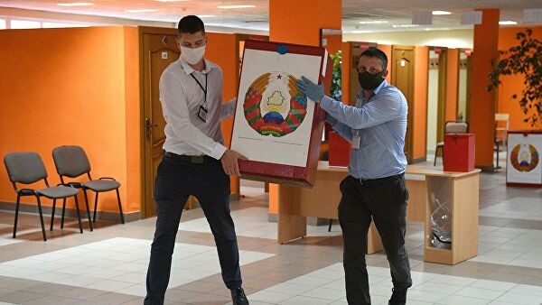 Лукашенко уволил посла в Испании, призывавшего пересчитать голоса