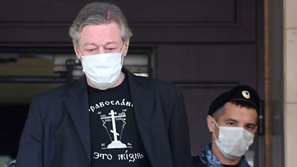 Режиссер "Вратаря галактики" объяснил отказ вырезать Ефремова из фильма