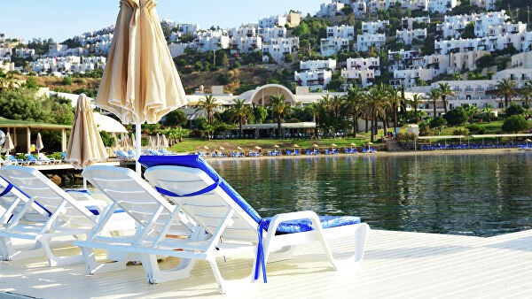 Украинскую топ-модель избили на пляже в Турции Украинскую топ-модель избили на пляже в Турции