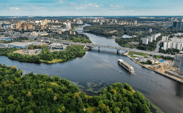 Круизный лайнер «Мустай Карим» отправился в первый рейс