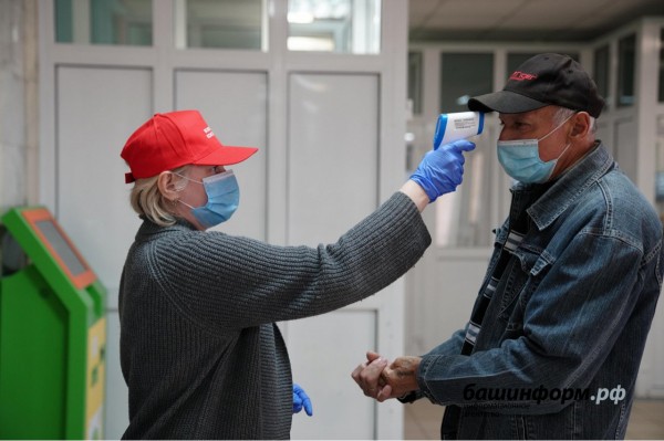 Маски помогут перенести коронавирус в легкой форме - эксперт