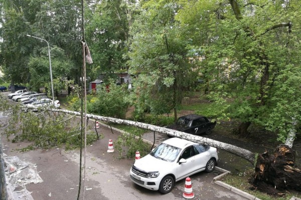 Размыло дорогу, повреждены автомобили: уфимцы публикуют последствия непогоды Размыло дорогу, повреждены автомобили: уфимцы публикуют последствия непогоды