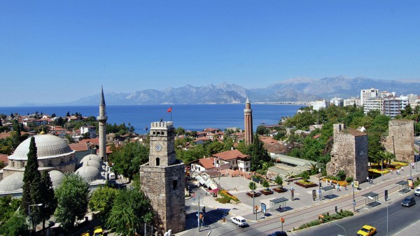 У восьми прилетевших на отдых в Анталию россиян диагностировали COVID-19