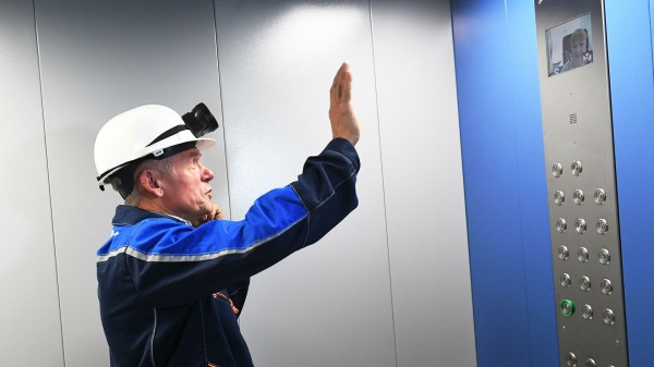 Стало известно о состоянии студентки, застрявшей в лифте в университете