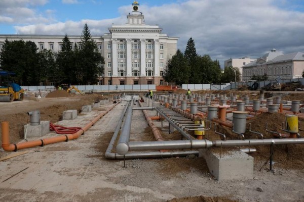 На Советской площади Уфы идет активное строительство плоскостного фонтана 